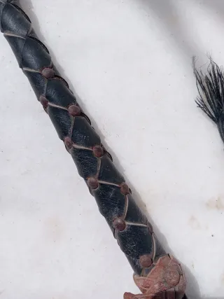 Látigo de cuero trenzado