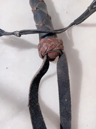 Látigo de cuero trenzado