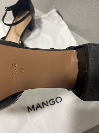 Manoletinas Mango tacón charol negras