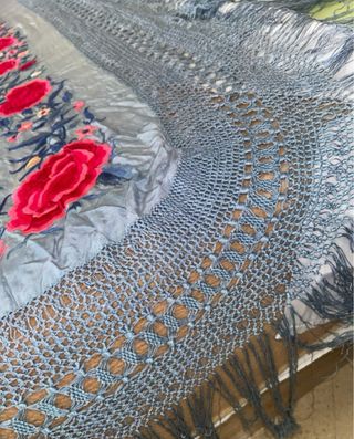 Manton de Manila Seda Azul Flores Fucsia