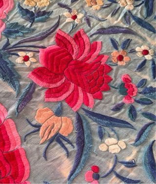 Manton de Manila Seda Azul Flores Fucsia