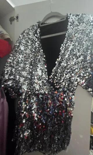 Vestido lentejuelas plateadas y rojas