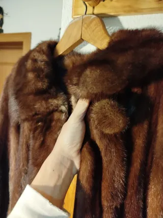 Abrigo de piel marrón