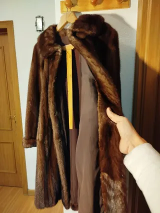 Abrigo de piel marrón