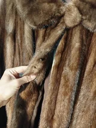 Abrigo de piel marrón