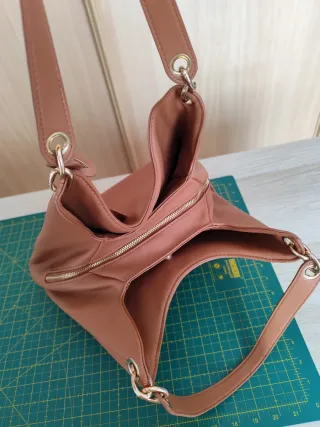 Bolso de hombro marrón