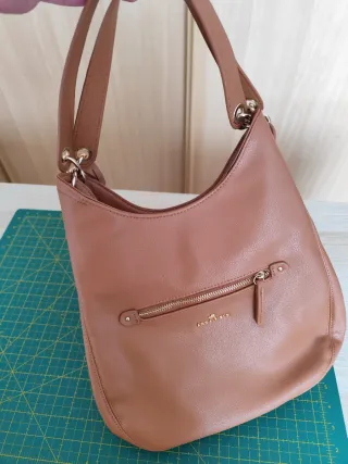 Bolso de hombro marrón
