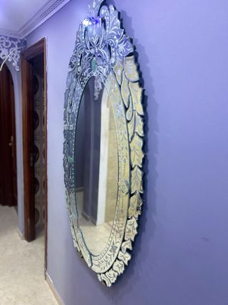 Espejo ovalado decorado