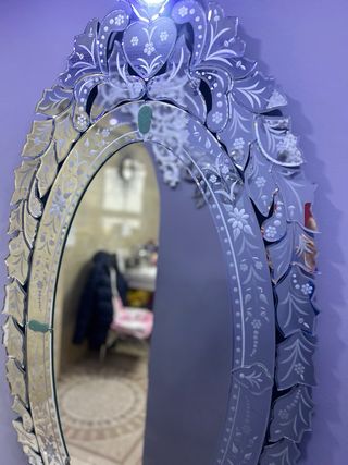 Espejo ovalado decorado