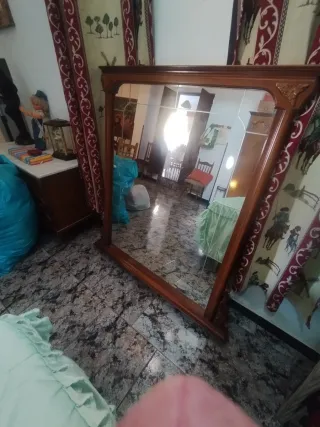 Espejo grande de madera y cristal