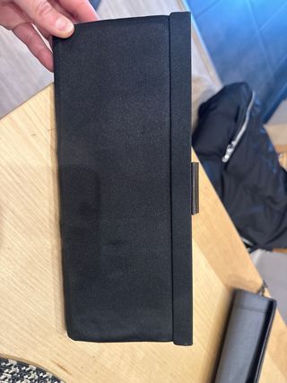 Bolso de mano negro con lentejuelas