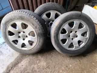 3 Llantas con Neumáticos Audi