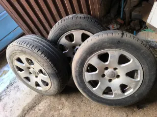 3 Llantas con Neumáticos Audi