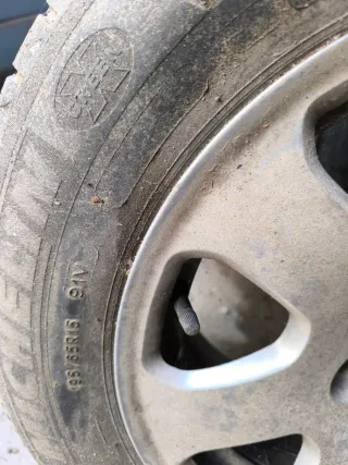 3 Llantas con Neumáticos Audi