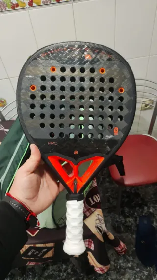 Pala de pádel sin apenas uso