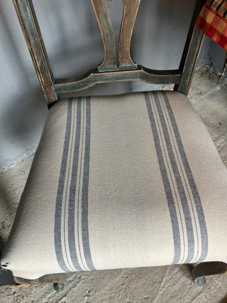 Silla antigua restaurada estilo Luis XV