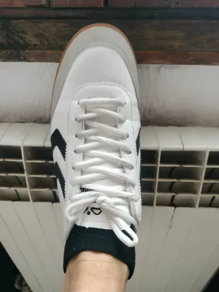 Zapatillas Hummel Blancas y Negras