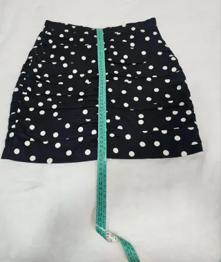 Minifalda de lunares negra y blanca