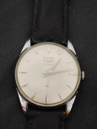 Reloj TITAN Suizo