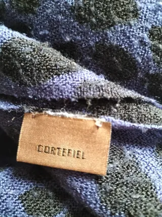 Chaqueta muy abrigada y pañuelo corte fiel .