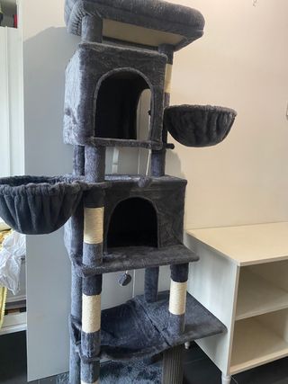 Torre para gatos gris