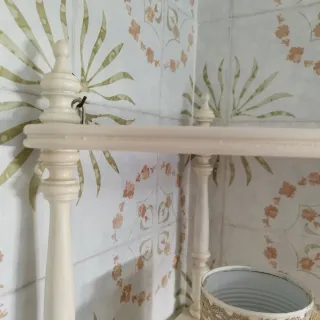 Estante esquinero PVC beige y blanco