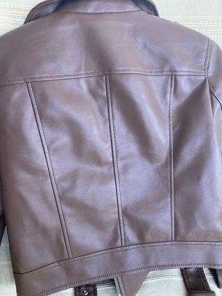 Chaqueta Stradivarius Marrón