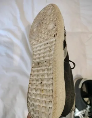 Zapatillas Munich grises y plateadas