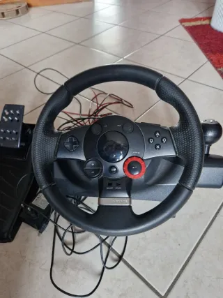 Volante e pedaliera Logitech PS3 PS2 e PC