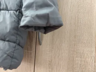 Chaqueta plumífero gris