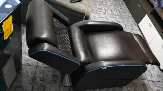 Sillón gamer negro con ribete azul