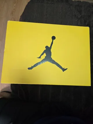 Jordan Retro 6 Blanco Amarillo