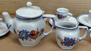 Juego de café para casa de muñecas