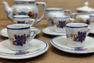 Juego de café para casa de muñecas