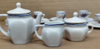 Juego de café para casa de muñecas