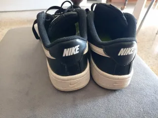 Zapatillas Nike Negras y Blancas Talla 38