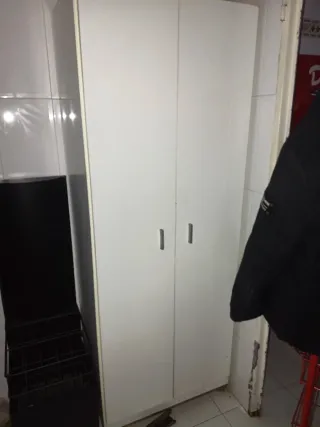 Armario blanco de plástico