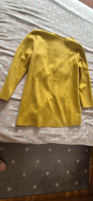 Abrigo ante color mostaza