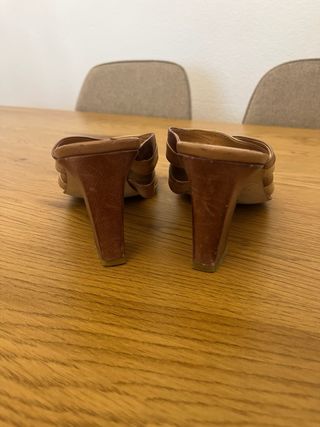 Sandalias Cremades tacón tiras beige/marrón