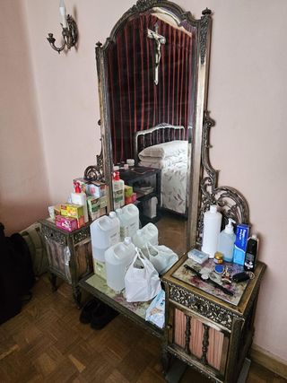 Habitación antigua completa estructuras metálica