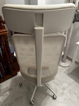 Silla de oficina ergonómica beige