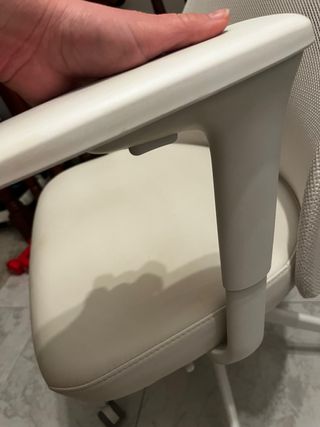 Silla de oficina ergonómica beige