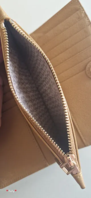 Portafoglio donna pelle con logo dorato