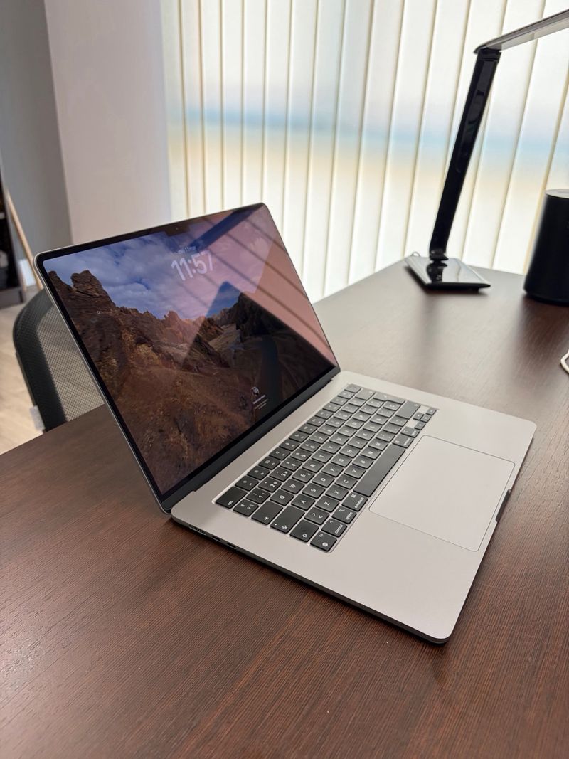 MacBook Air 15” M3 24GB RAM 256GB SSD