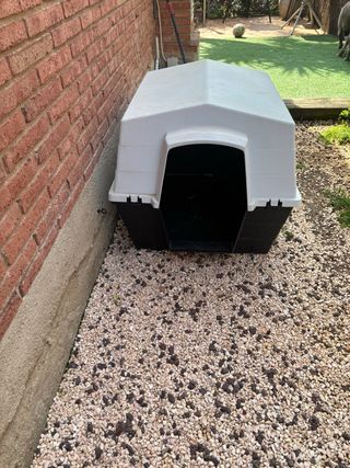Casa para perro grande de plástico
