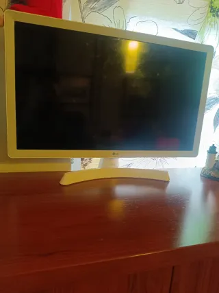 Smart TV LG de medidas... ancho 22 y alto 13 Beige