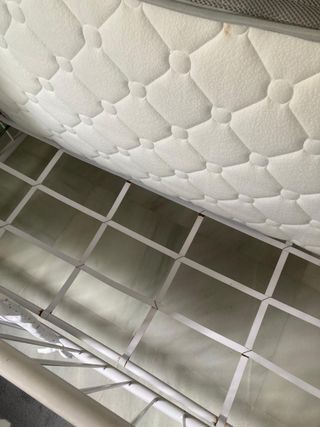 Cuna infantil con dosel y cortinas