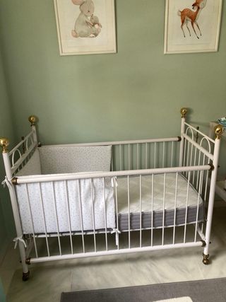 Cuna infantil con dosel y cortinas