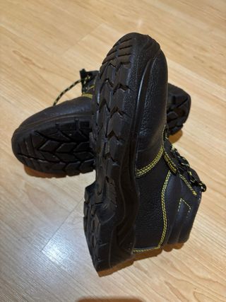 2 paares Botas trabajo Cofan y Wolfrack 39 nuevas