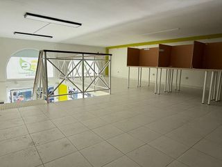 Local comercial en alquiler en Carlos Haya en Málaga